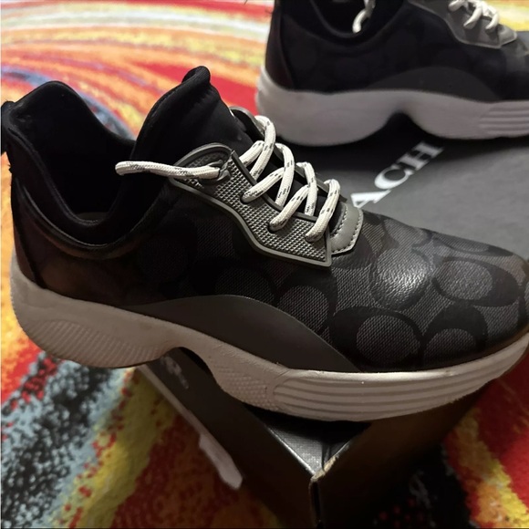 Coach signature leather black and grey tennis shoe - Picture 2 of 6